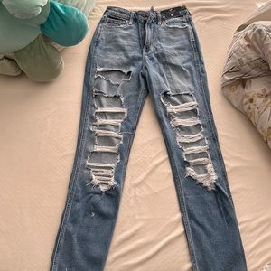 hollister ultra high rise mom jean